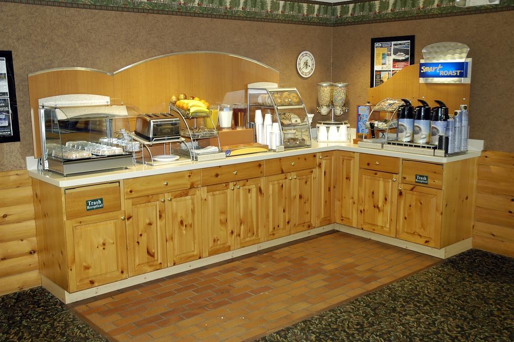 Pellston Lodge Restaurant bilde